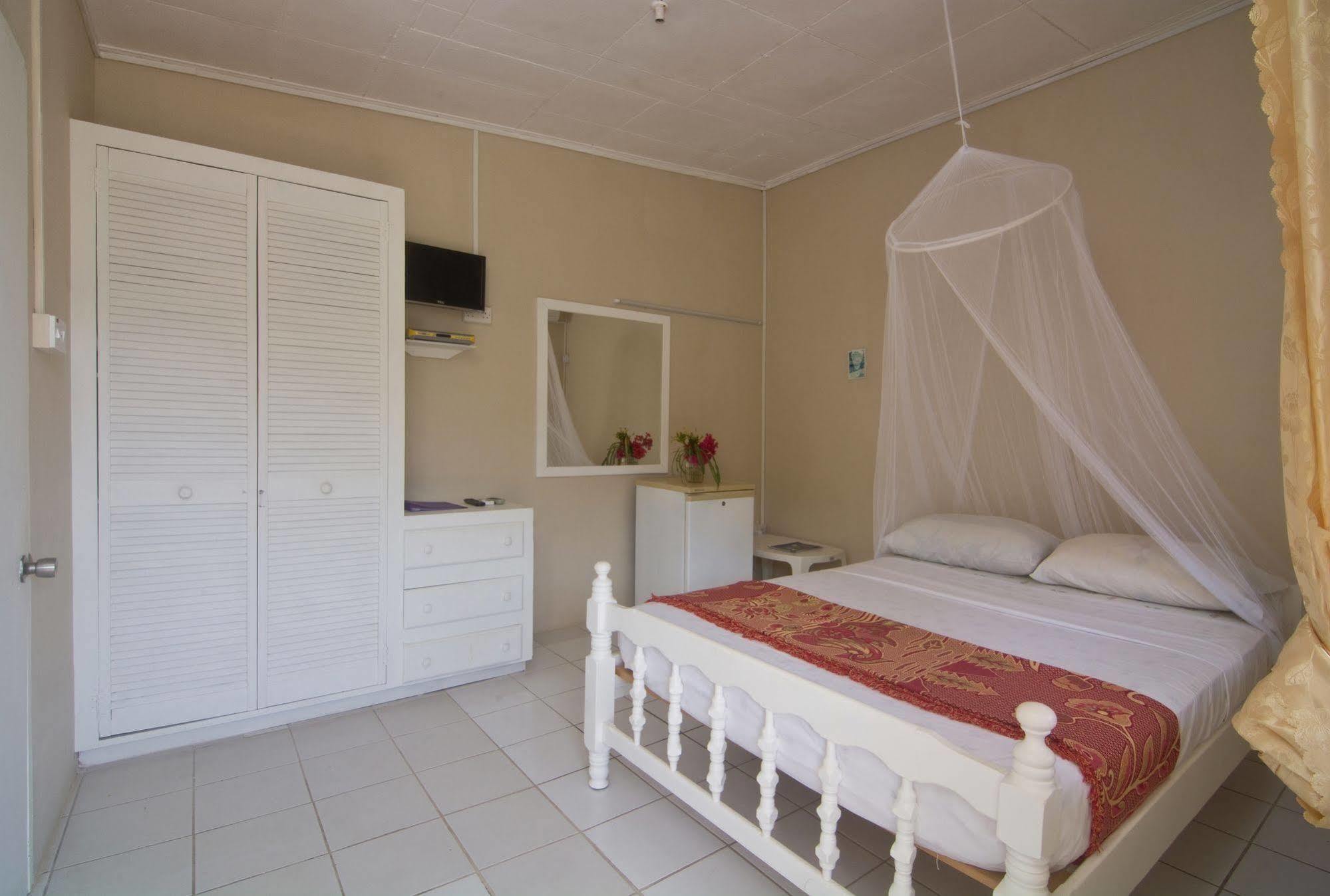 Keegans Beachside Hotell Bequia Island Exteriör bild